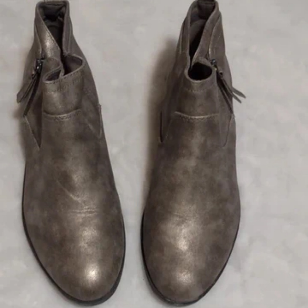 Arizona Love Metallic Gray Ankle Boots